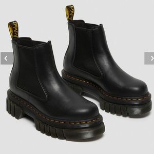 All black dr. Martens women’s 6